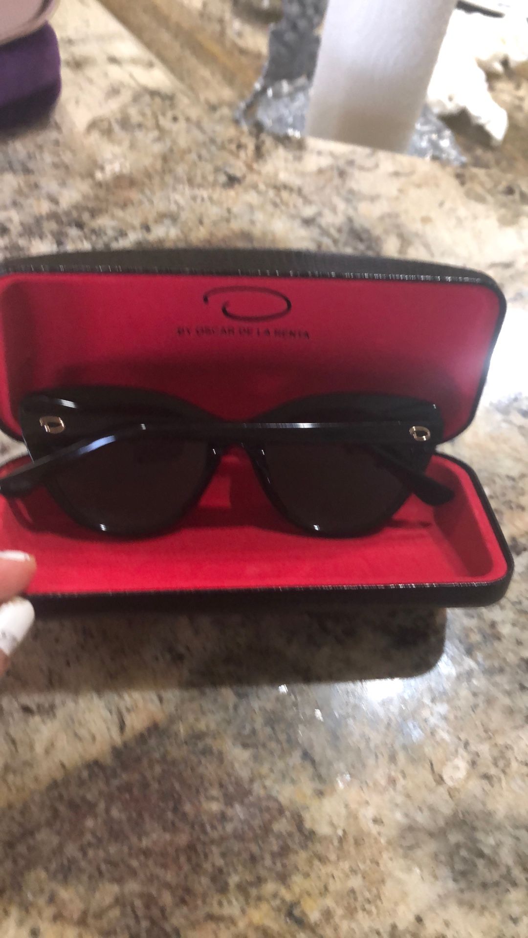 Oscar De La Renta https://.com/redirect/?o=U3VubnkubmV3