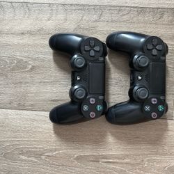 2 PS4 Controllers