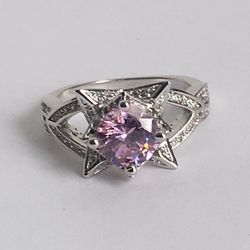 BEAUTIFUL LADIES RING SIZE 9