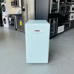 Kenmore  4.4 cu. ft. Retro Compact Refrigerator - Mint RT