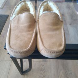 Uggs Slippers  Size  9