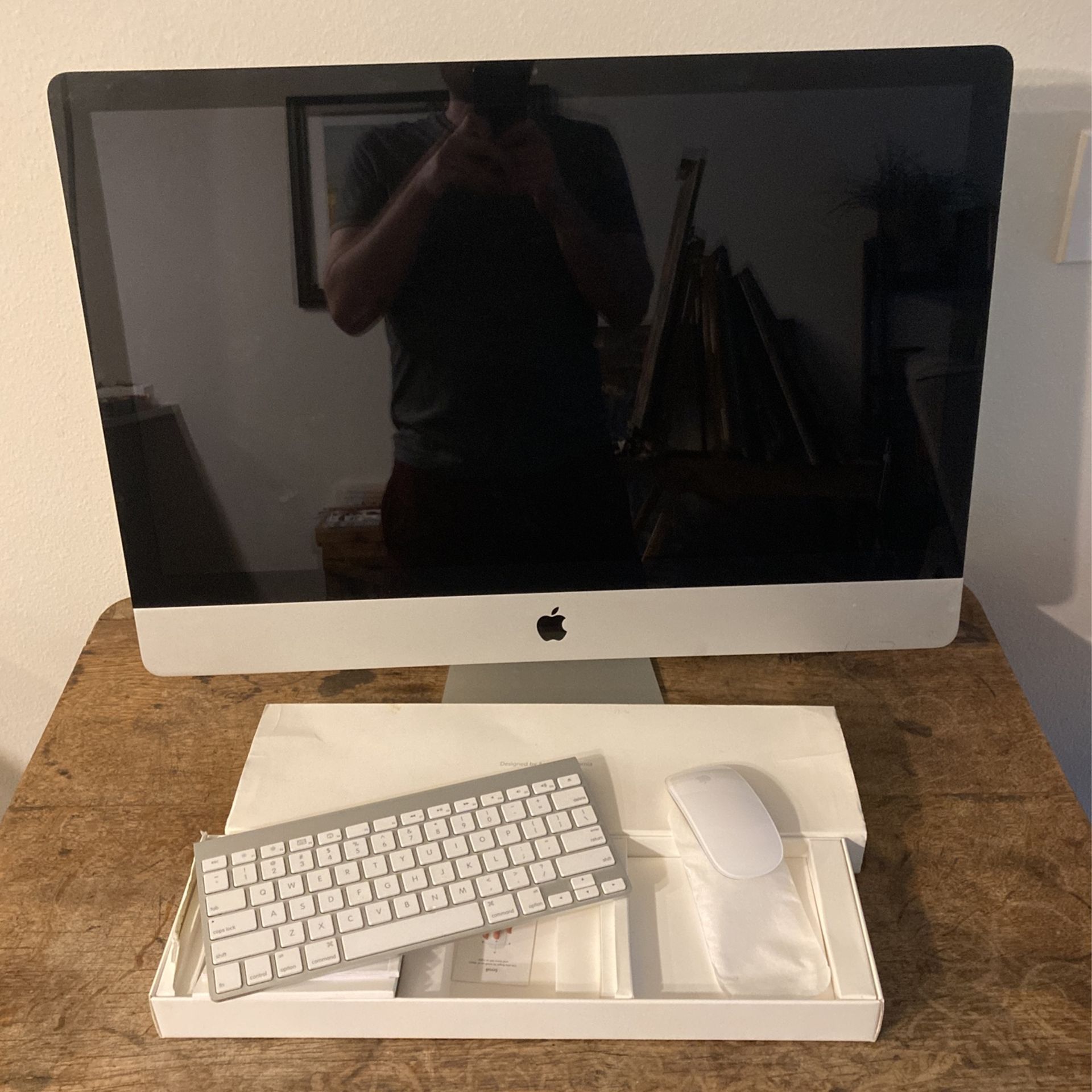 iMac 27”/2.66QC/4x2GB/1TB(removed)/4850-512MB/SD/WLM - w/o Hard Drive, No Hard Drive. Needs A Hard Drive.