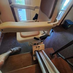 Acorn Stairlift. Delivery and Set Up for an Additional Charge