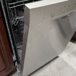 24in Bosch Dishwasher for parts/fixing