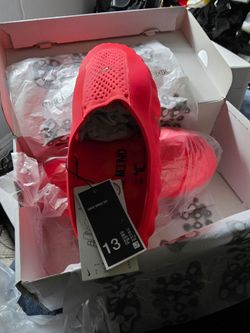 Nike Mind Solar Red