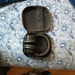 Cowin E7 Noise-cancelling Bluetooth Headphones