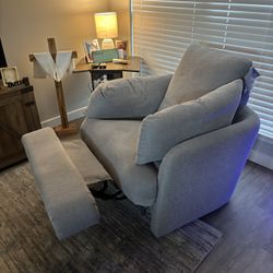 A Set Of 2 New Manual Recliners 