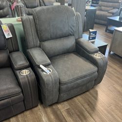 Power Recliner LIFT CHAIR! With USB Port 