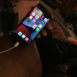 iPhone 8 cracked Screen Front And Back 