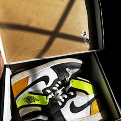 Jordan 1 Volt Size 9