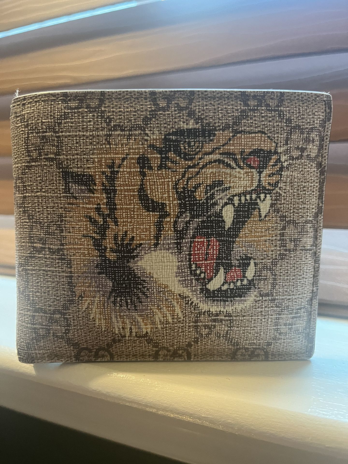 AUTHENTIC GUCCI X SUPREME bifold Wallet Like New