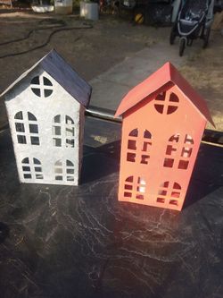!! 2 lighted Houses Price For Both