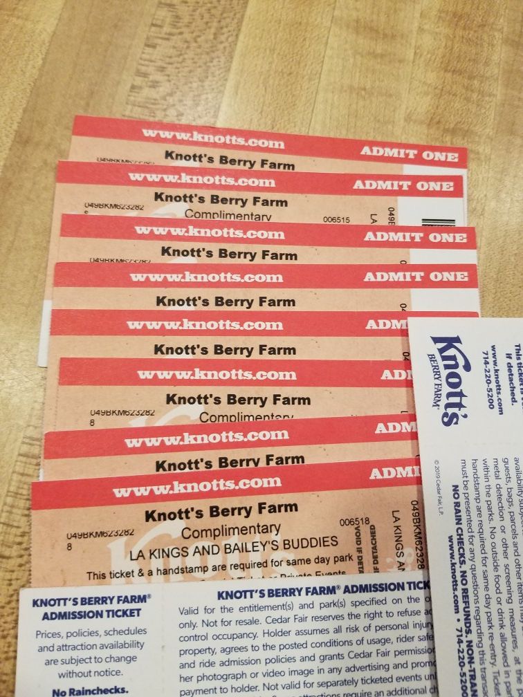 Knott's Berry Farm tickets