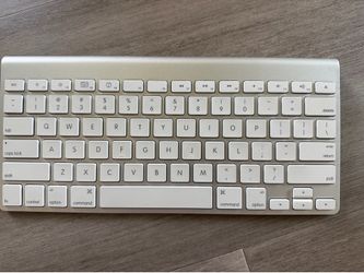 Apple Magic Keyboard ( use battery)