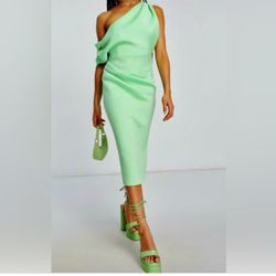 New with Tag  Size 4 Elegant Fallen Shoulder Mint Dress 