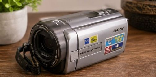 Sony Handycam DCR-SX85 16GB Camcorder – 70x Zoom – Great Condition