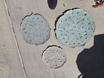 Round Leaf Pattern Decorative Wall Art Set of 3