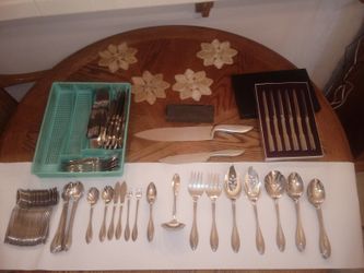 130pc Oneida Heiress Community Stainles Glossy Flatware Carvell & Curtana Knives