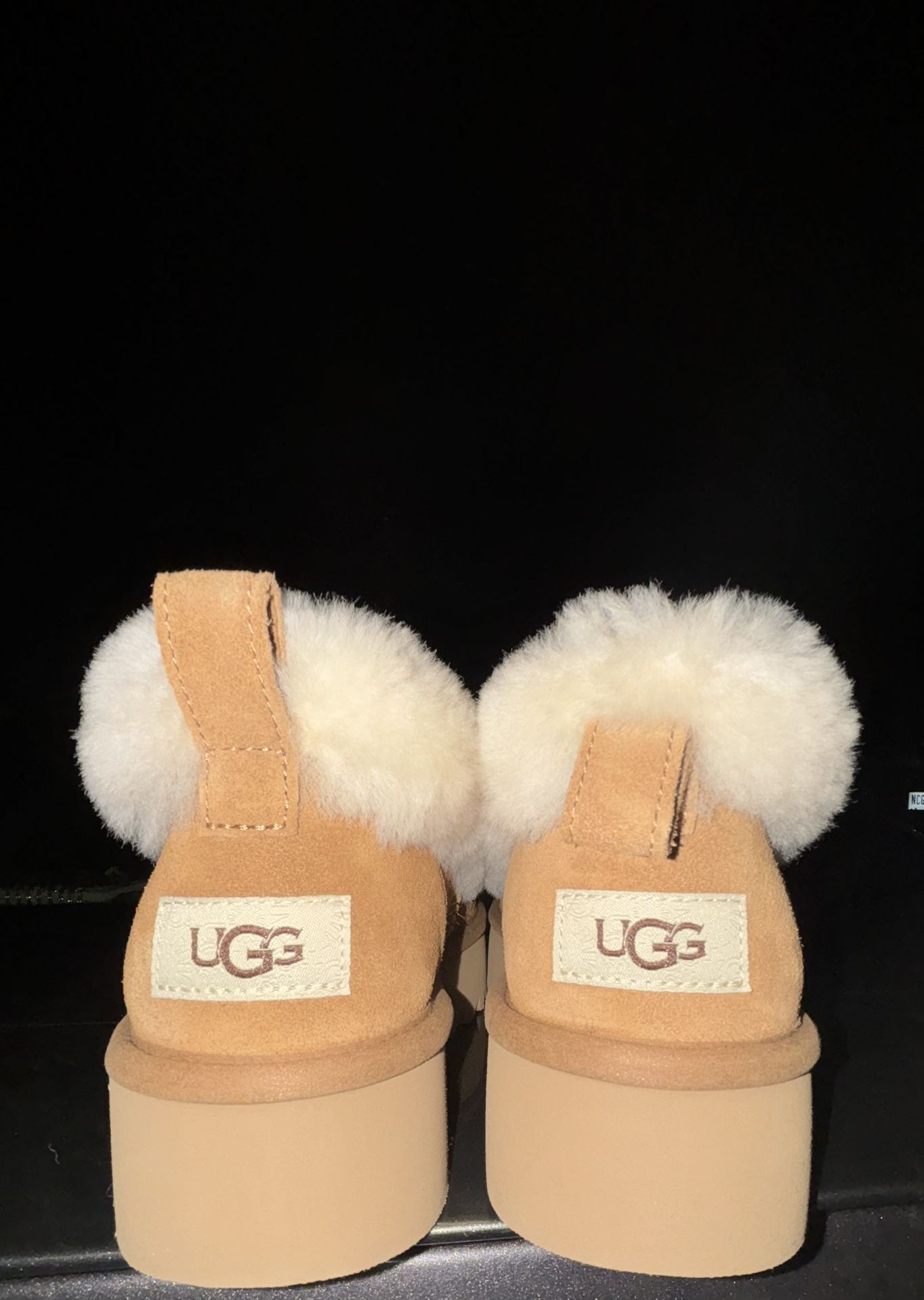 **NEW/Authentic** UGG Nita Platform Slipper - Women's SIZE 8
