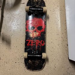 COMPLETE SKATEBOARD