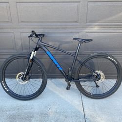 Giant Talon 1 Mountain Bike – Medium - Lightly Used