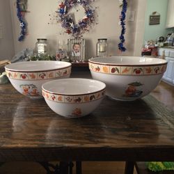 Vintage Disney Whinnie The Pooh Mixing Bowl Set