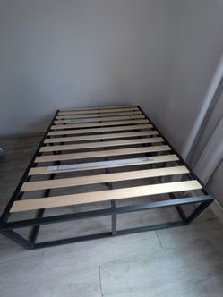 Metallic bedframe full size