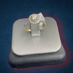 10 kt Gold & Diamond Ladies Ring