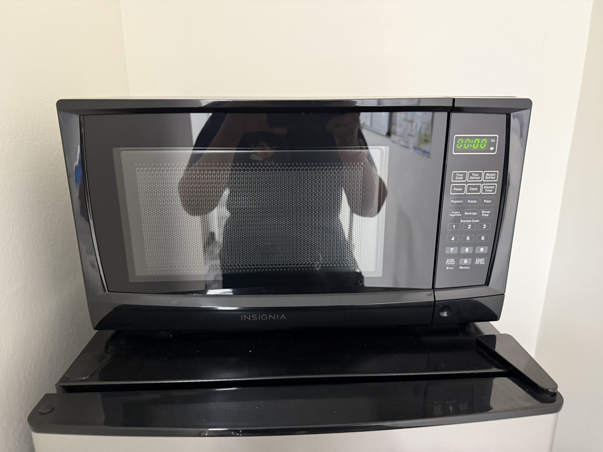 Insignia Microwave