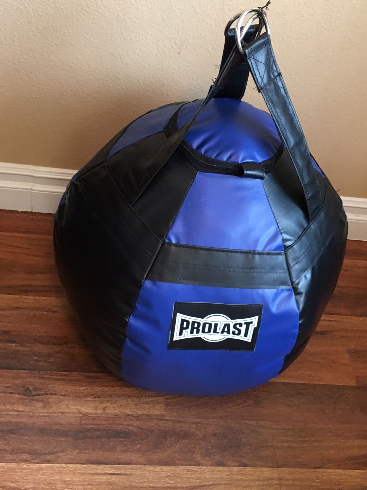 PUNCHING BAG BRAND NEW WREAKING BALL PERFECT 100 POUNDS FILLED LUXURY MADE USA