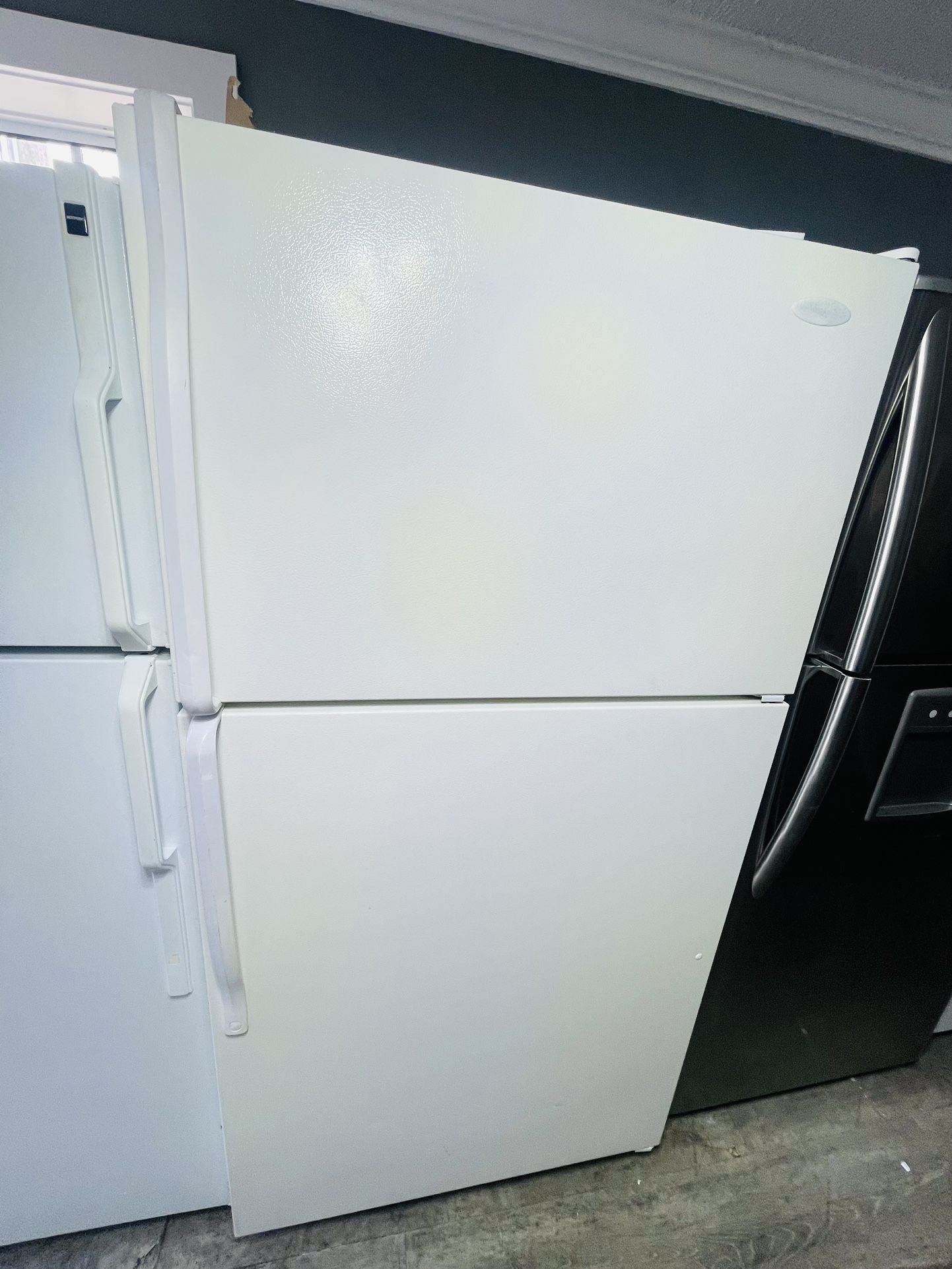 Whirlpool Top And Bottom Refrigerator 33inch 