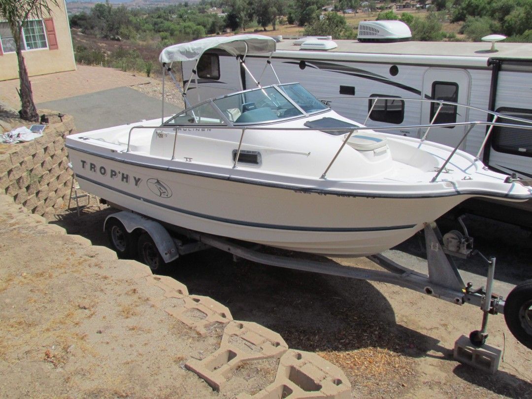 1999 Bayliner Trophy 2052 walkaround boat