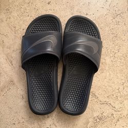 Used Nike Slides Men’s Size 7.5