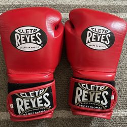 Cleto Reyes 16oz Gloves
