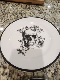 Skull with Roses Plates 8"