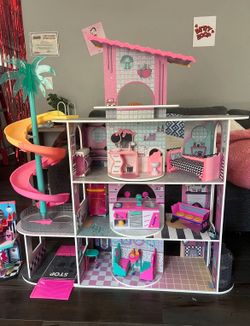 L.O.L Surprise Bundle, house, plane, mall, and carrying case