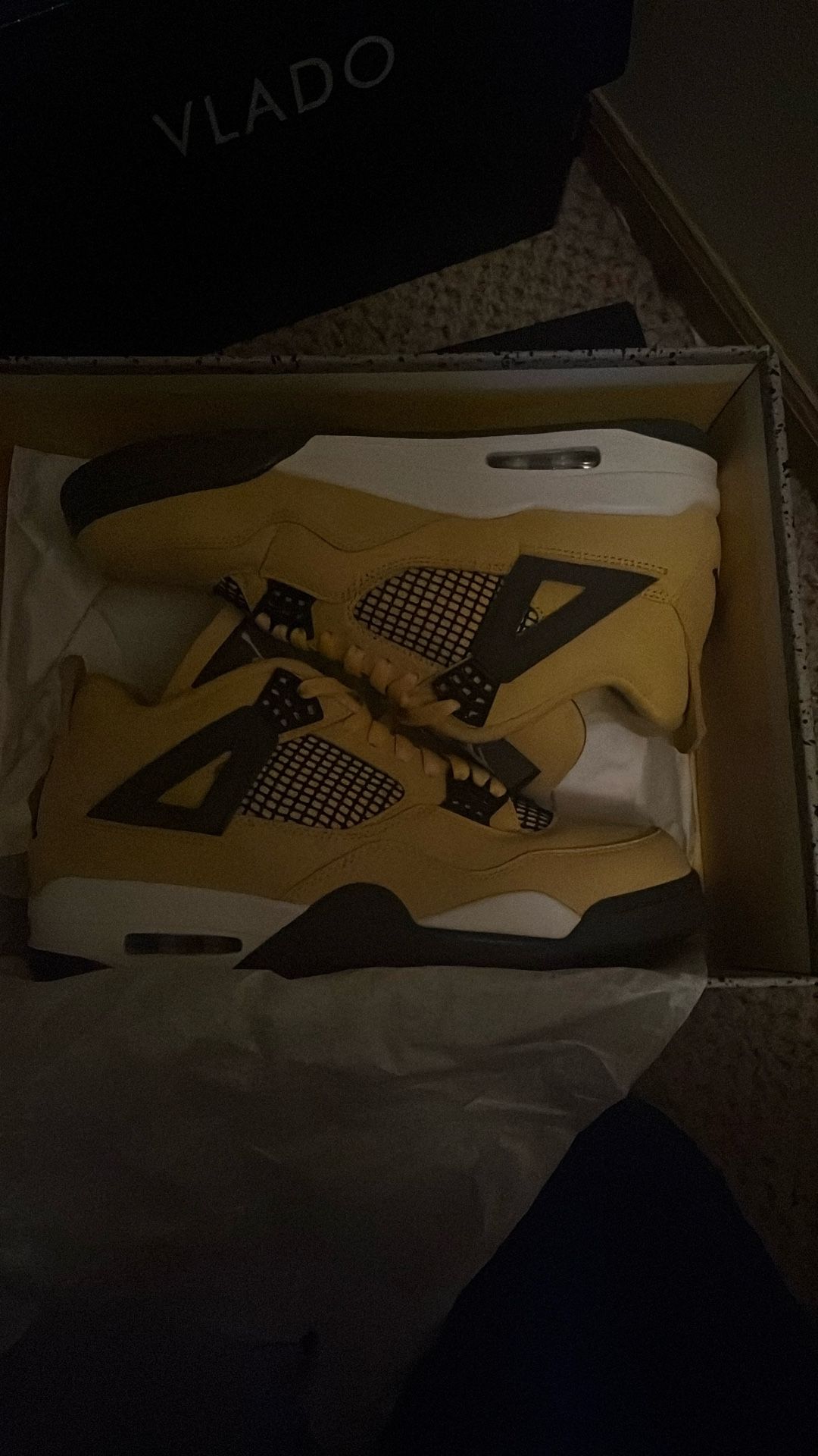 Jordan Retro 4 Lightning