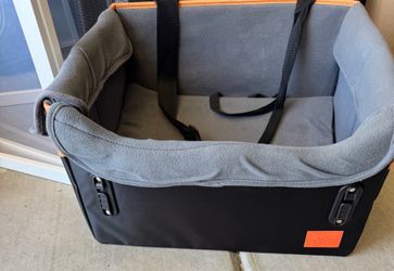 Med Doggy car seat  like new