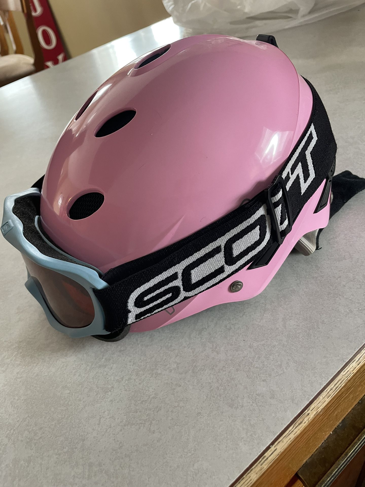 Snowboarding / Skiing Helmet & Goggles 