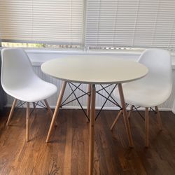 White Table With 2 Chairs 