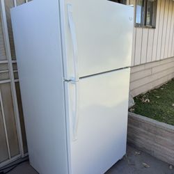 33-Inch Wide Top Freezer Refrigerator - 20 Cu. Ft.