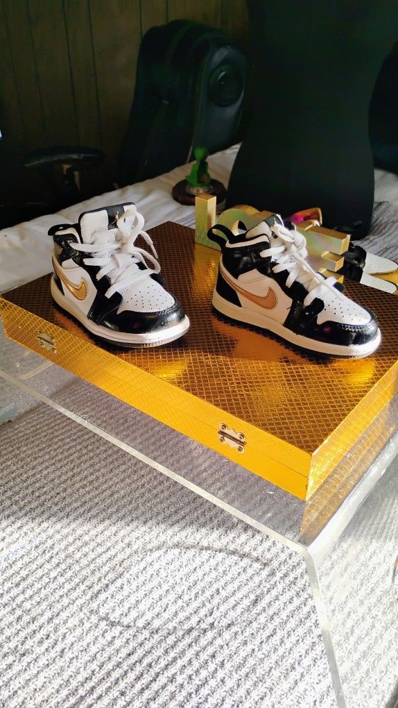Toddler Retro Jordans Size 7c