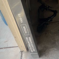 72” Projector Screen – Self Locking (New in Box)