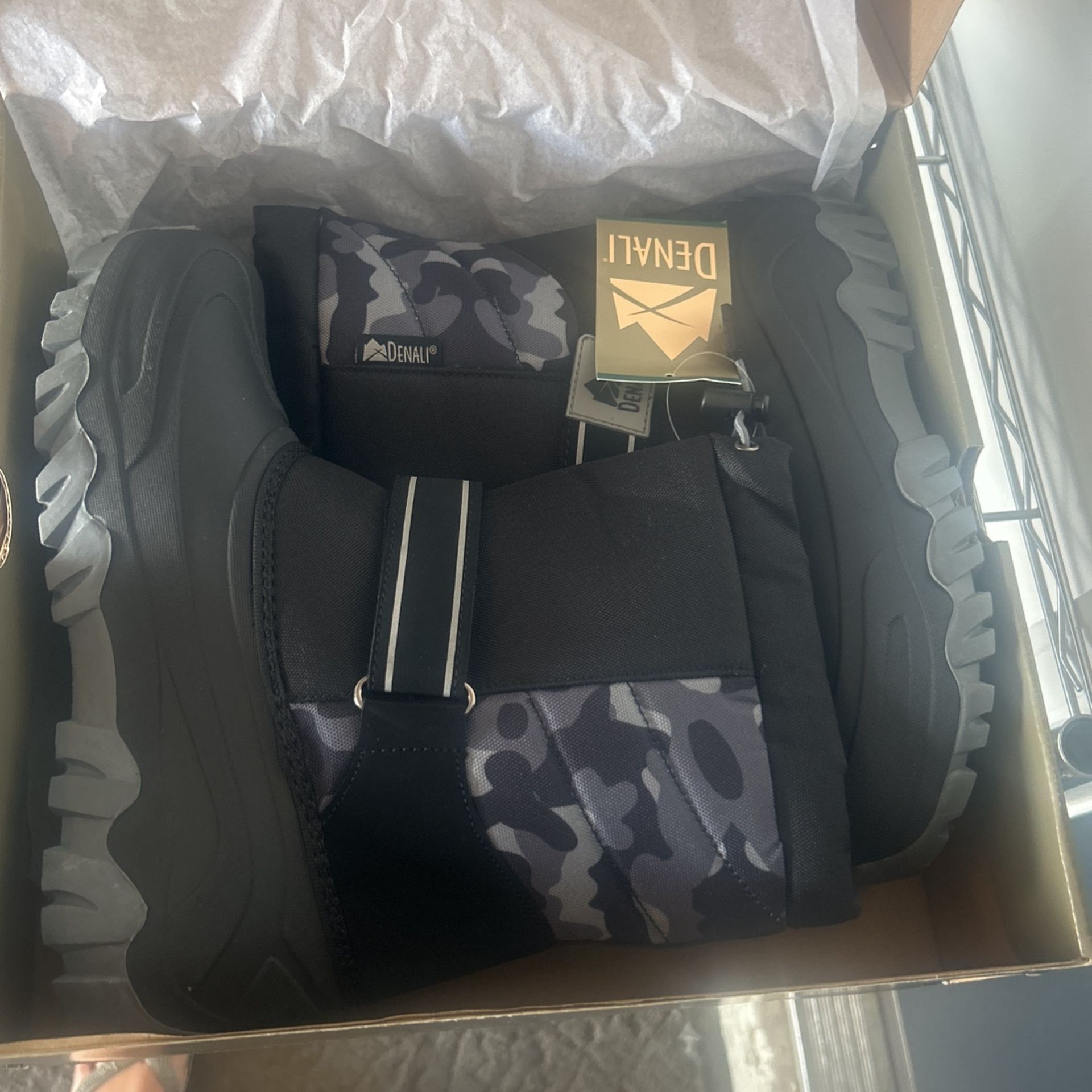 NEW Never Used In Box snow Boots Boys Size 6