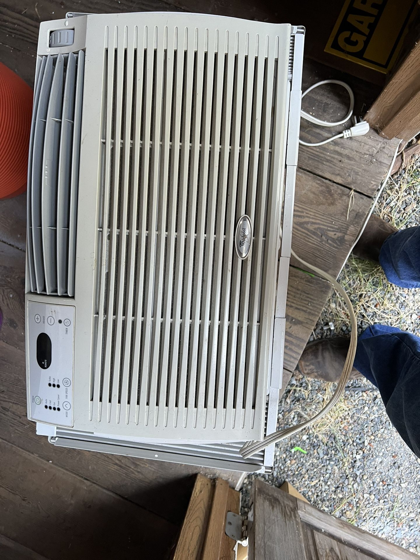 Air Conditioner. Window Mount