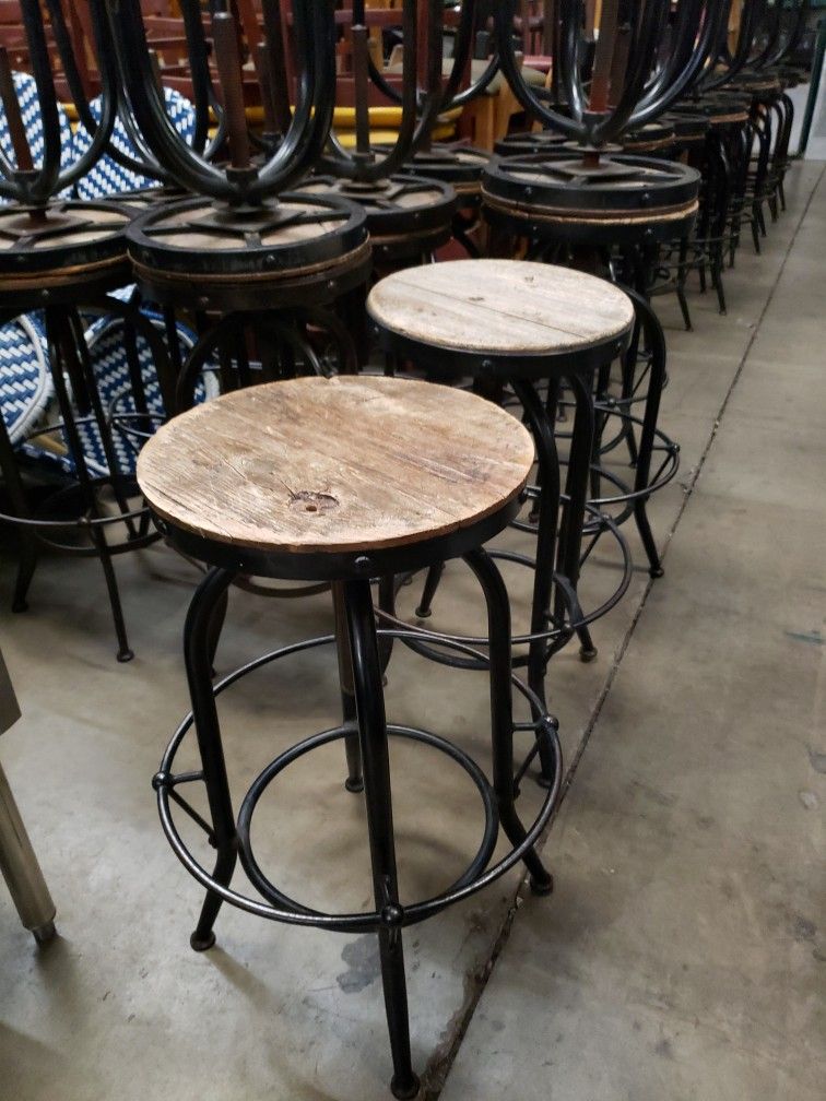 (36) Used Barstools With Wood Top And Metal Base Commercial Kitchen Or Bar
