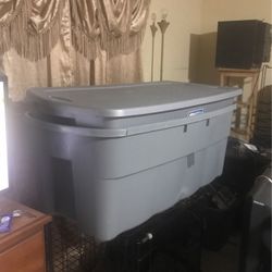 Large  Plastic Containers  3 Of Then 