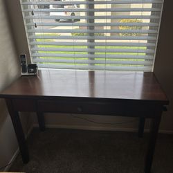 Dark Mahogany Wood Desk With 1 Drawer
