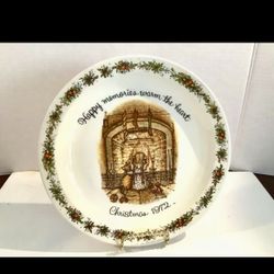 Holly Hobbie Happy Memories Warm the Heart Christmas 1972 Vintage Commemorative Plate Pre Owned
