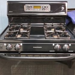 GE Four Burner Gas Stove. Working Good And In Good Condition